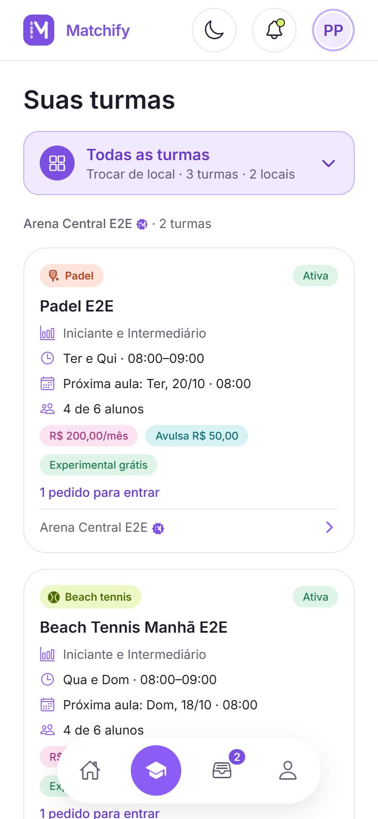Tela do app com as turmas do professor: troca de local, esporte, nível, dias, próxima aula, alunos, valores e pedidos para entrar