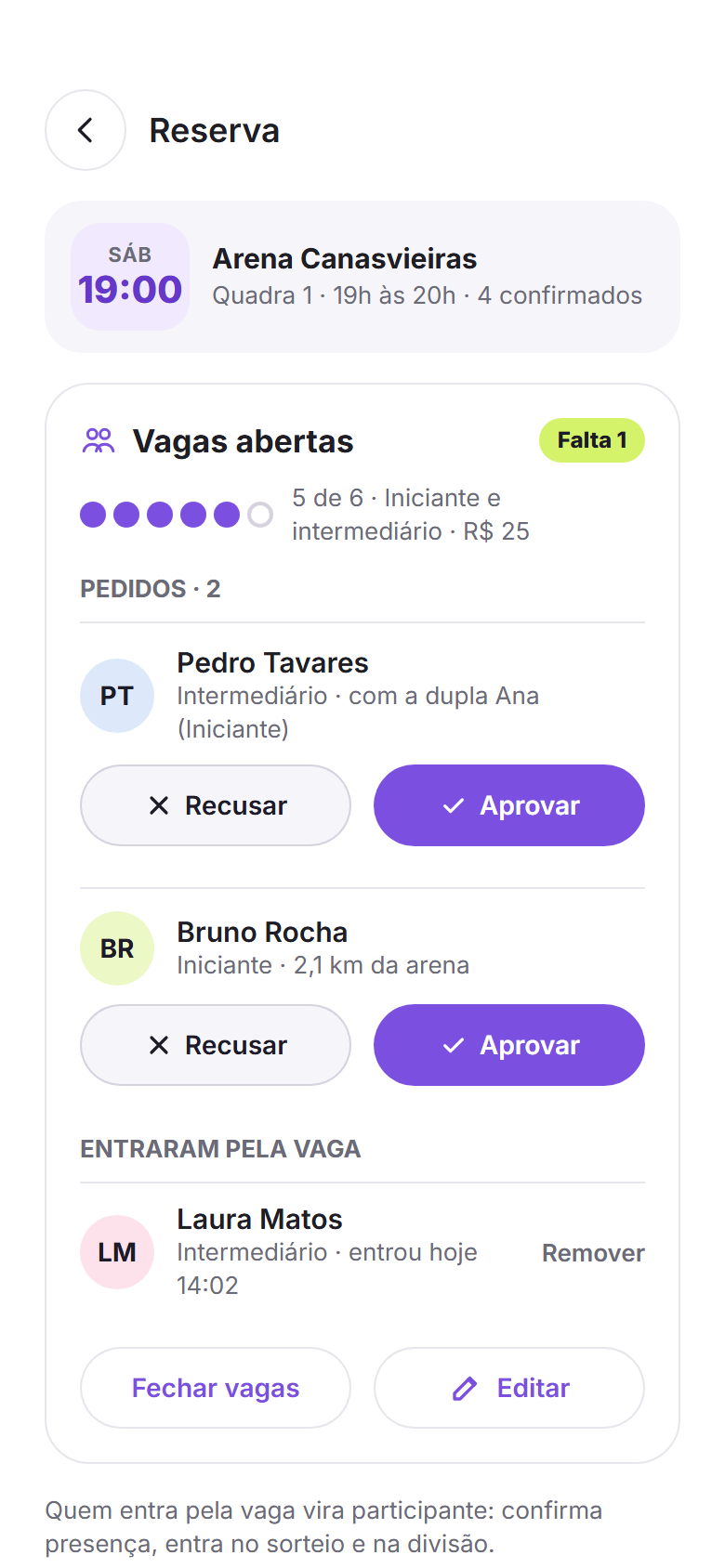 Tela do app com uma reserva, as vagas abertas e os pedidos para entrar no jogo