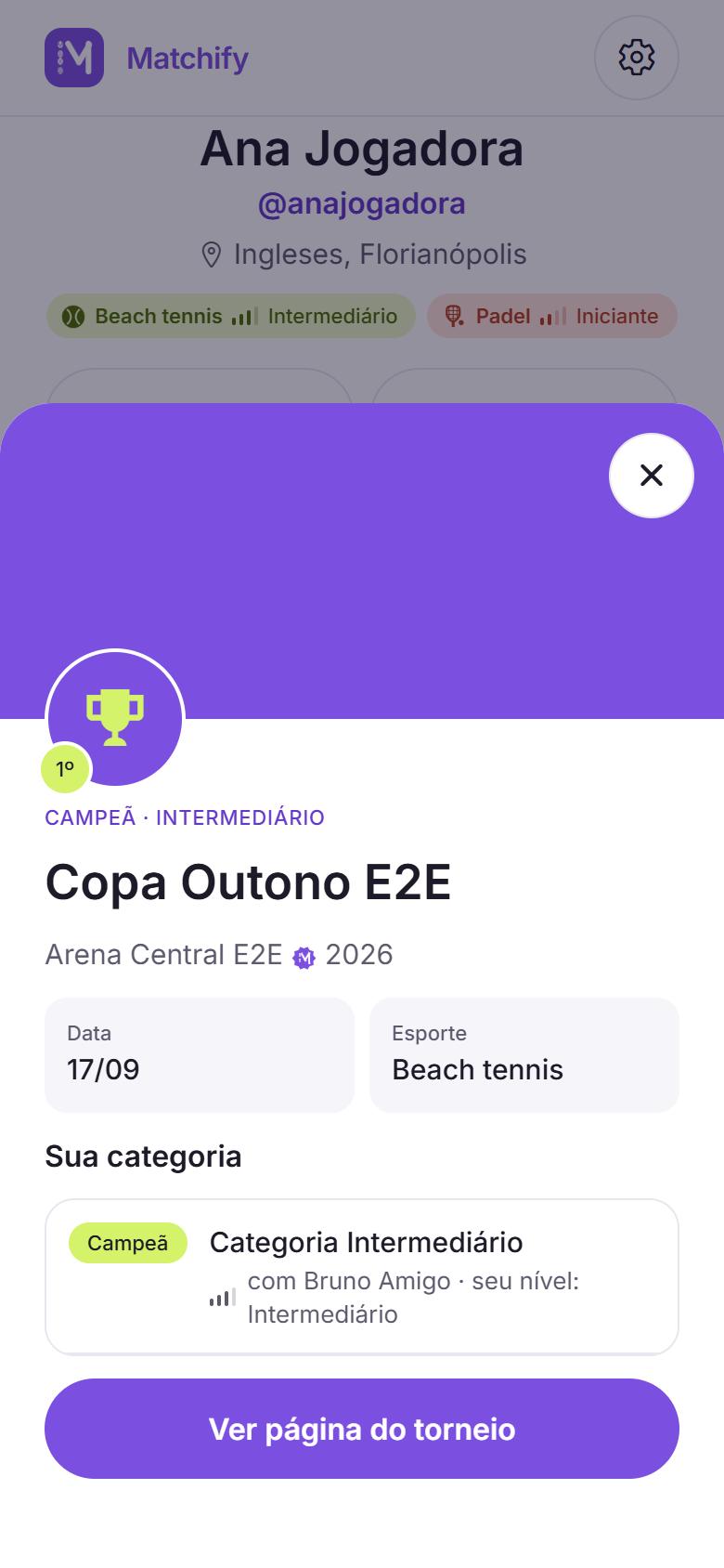 Tela do app com o troféu de campeã de um torneio: colocação, categoria, parceiro e o nível